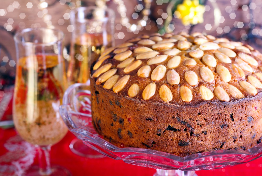 Dundee cake and glasses of champagne